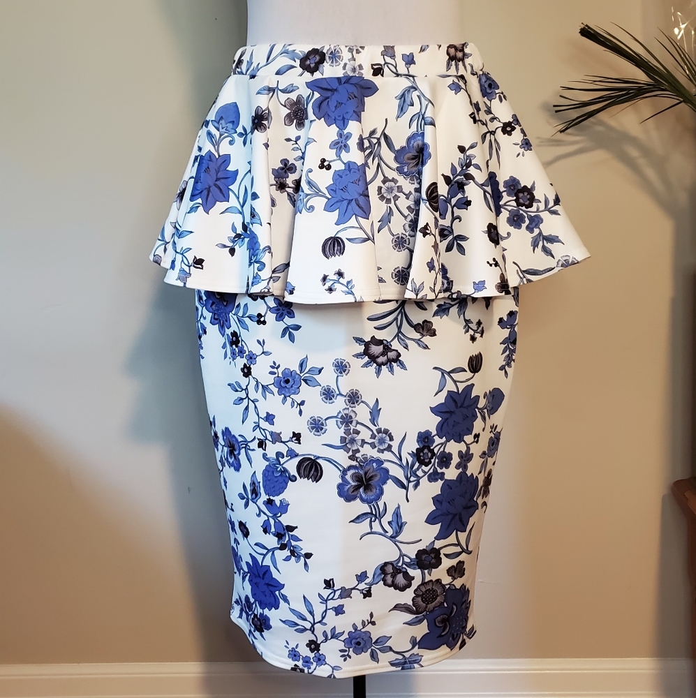 Boohoo Peplum high waisted mermaid skirt mid length blue white floral medium